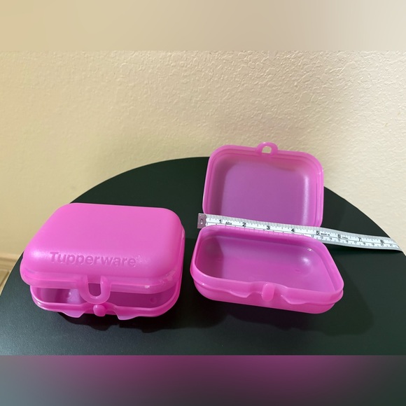 2 Tupperware Packables
Small Pink Oyster... - Picture 2 of 4